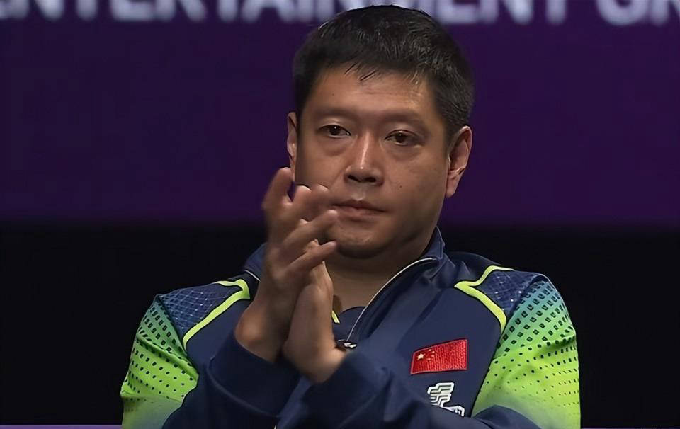 邱贻可辟谣：比赛期间吃润喉糖而非嗑瓜子